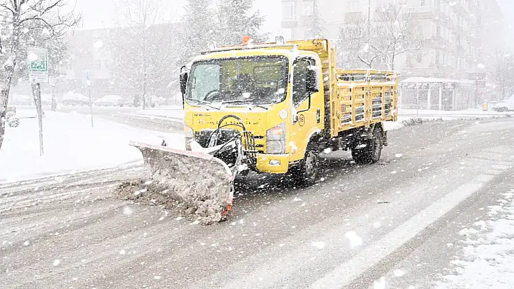 Seydişehir'de kar yağışı sonrası belediyeden yoğun çalışma