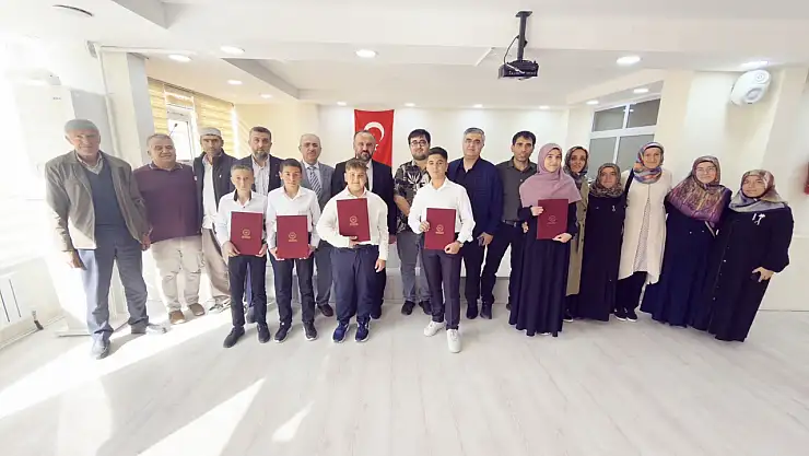 Seydişehir'de Kur'an sevdalıları belgelerini aldı