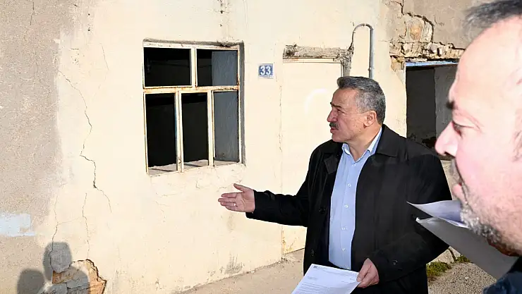 Seydişehir'de metruk binalar yıkılıyor