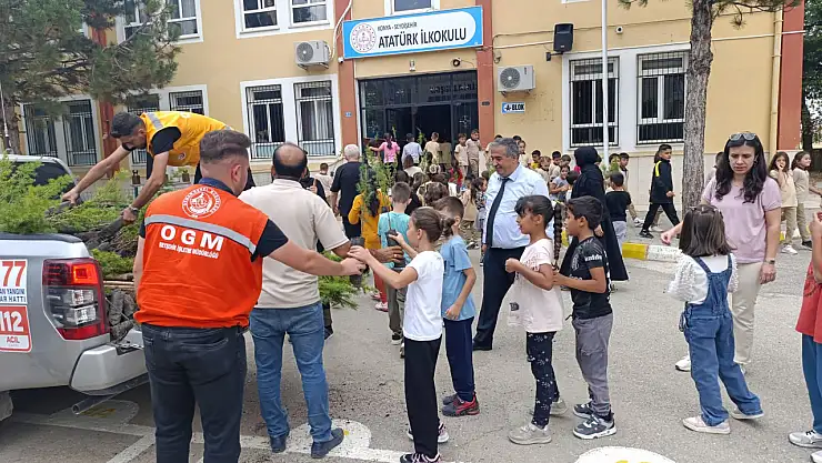 Seydişehir'de öğrencilere 450 fidan dağıtıldı