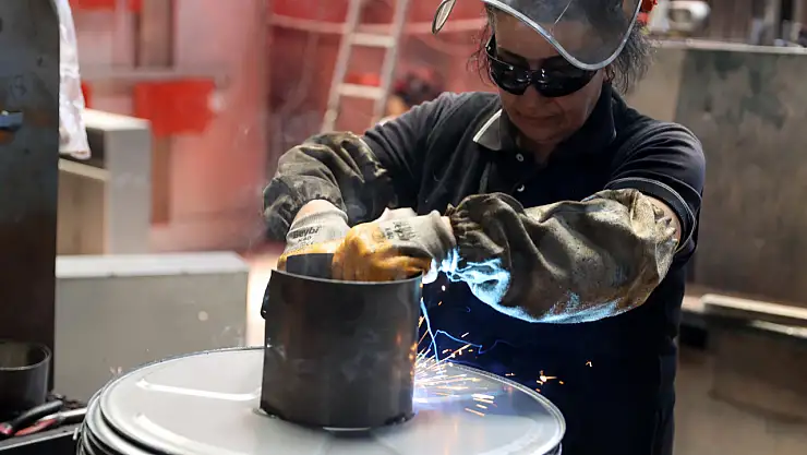 Seydişehir'de sanayinin çehresini kadınlar değiştiriyor