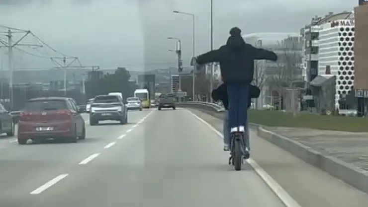 Seyir halinde kendisini kuş zannetti...İlginç anlar kamerada