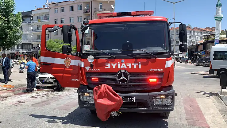 Seyir halindeki otomobil alev aldı