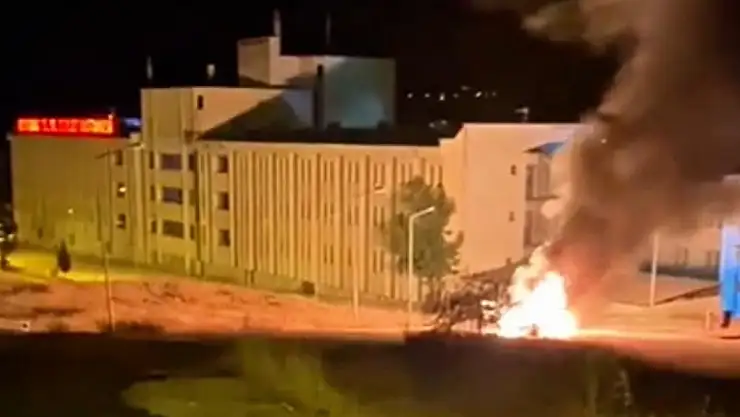 Seyir halindeki otomobil alev alev yandı!