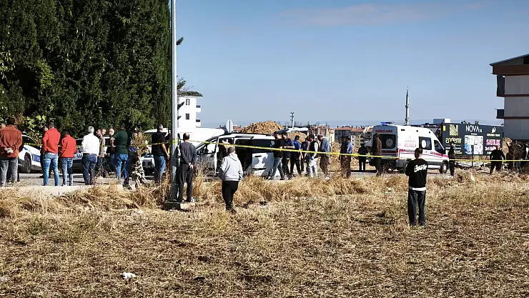 Seyir halindeki otomobile kurşun yağmuru: 1 ölü, 1 yaralı