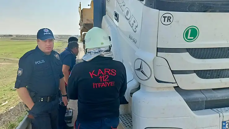 Seyir halindeki tır alev aldı