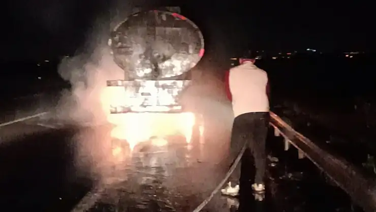 Seyir halindeyken alev alev yandı