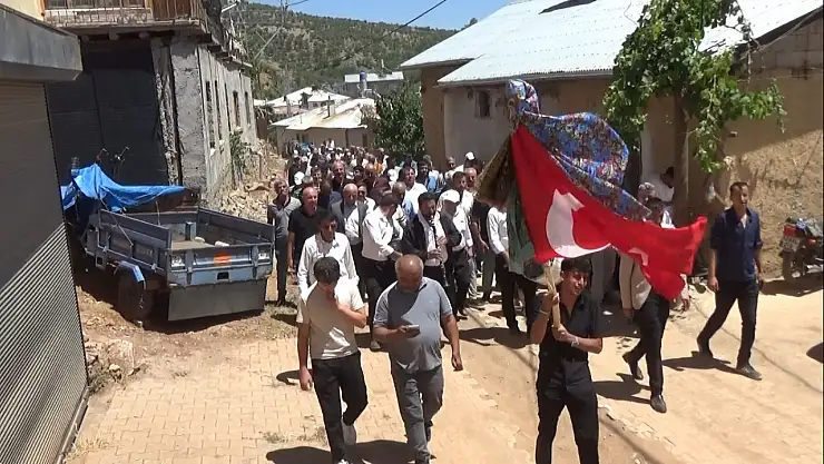 Silah yerine gül konvoy yerine gelin alayı