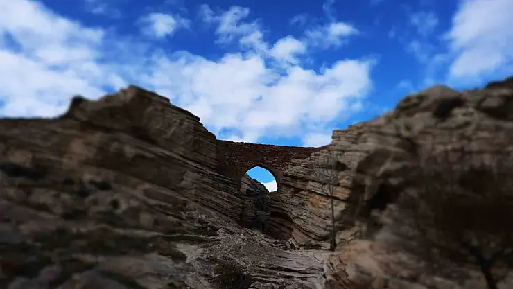 Sille mahallesindeki 5 bin yıllık şeytan köprüsü, ziyaretçilerin dikkatini çekiyor