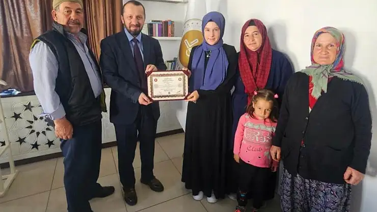 Simav'da 3 kız hafız oldu!