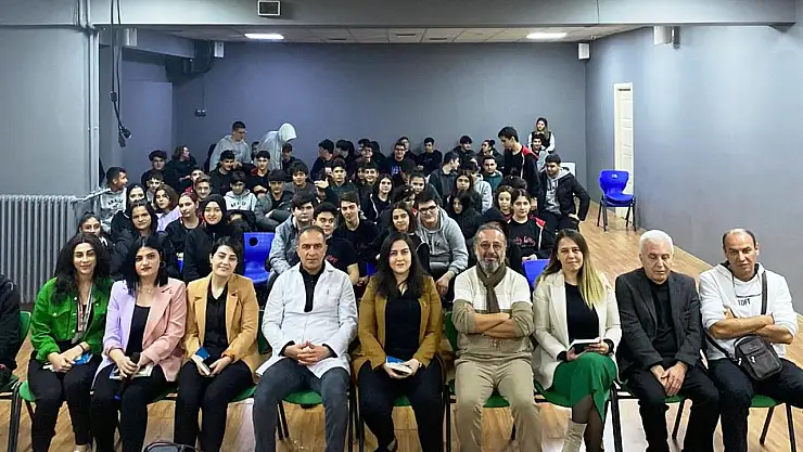 Sinan Yağmur öğrencilerle buluştu