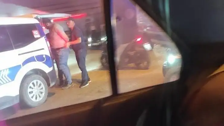 Sinir krizi geçirip annesini ve babasını dövdü, ardından 1 kişiyi rehin aldı