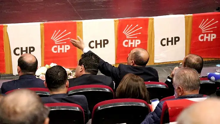 Sivas CHP İl Kongresi'nde 'etek' krizi: 'Siz neyin kafasını yaşıyorsunuz?'