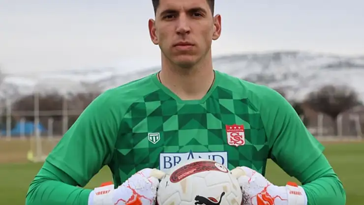 Sivasspor'a kalecisinden kötü haber!
