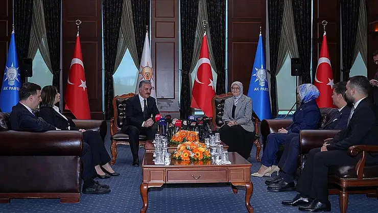 Siyasi partilerde bayramlaşma ziyaretleri