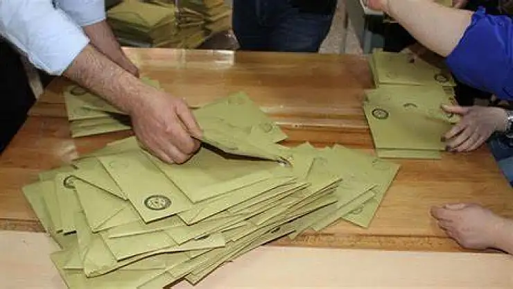 Siyasi partilerin oy pusulasındaki yerleri belirlendi!