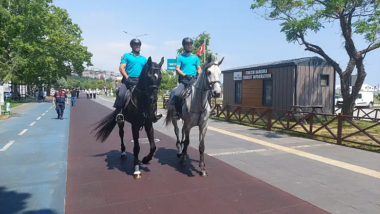 Sokakta atlı jandarmaları görenler inanamadı