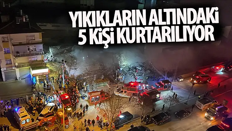 Çöken binanın altında kalan 2 kişi enkazdan çıkarılıyor