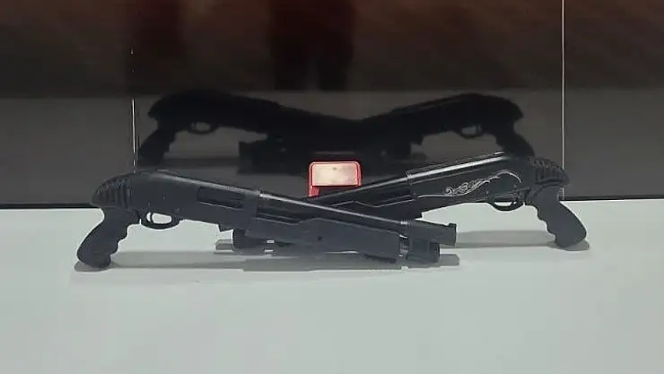 Sözlü tartışma yüzünden iş yerini bastılar! Pompalı tüfekle ateş açan 2 şüpheli tutuklandı