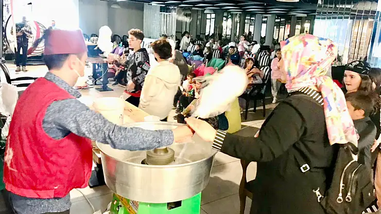 Sucuk ekmek partisi..