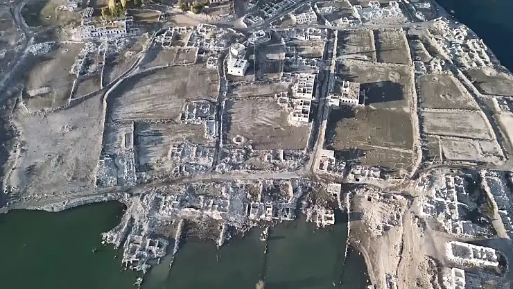 Sular çekildi bütün sırlar ortaya çıktı