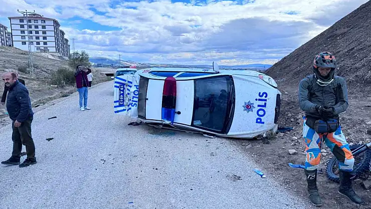 Şüpheli aracı kovalayan polis aracı takla attı