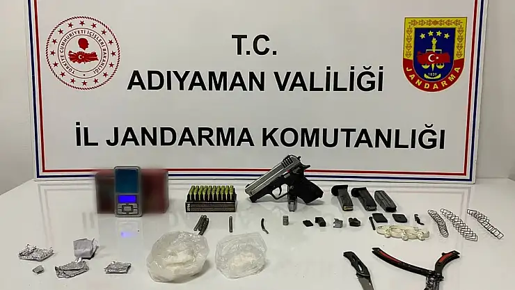 Şüphelinin aracından uyuşturucu ve evinden silah çıktı