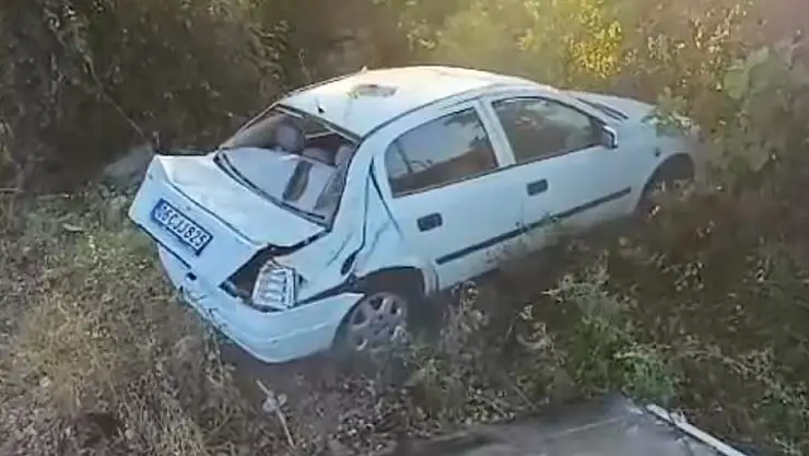 Sürücüsünün direksiyon hakimiyetini kaybettiği araç uçuruma yuvarlandı!