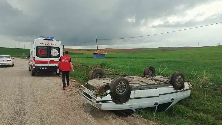 Takla atan arabadan yara almadan çıktılar