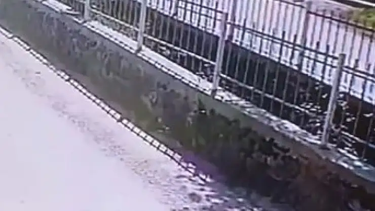 Taksi ile motosiklet  çarpıştı