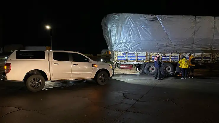 Tamir ettiği tırın altında kalarak can verdi!