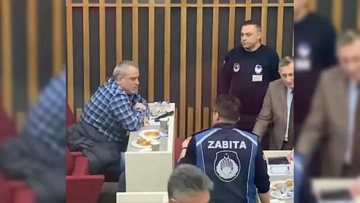 Tanju Özcan yine yaptığı yapacağını! Zabıta müdürünü görevden aldı!