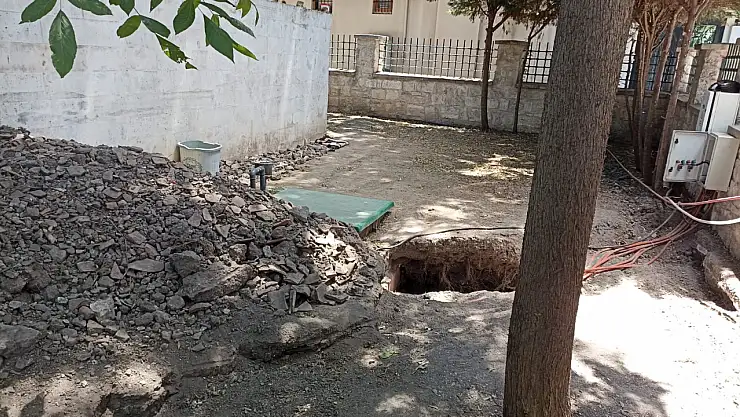 Tarihi On Sekiz Sekbanlar Şehitliği'nde Define Arayışı Görüntülendi