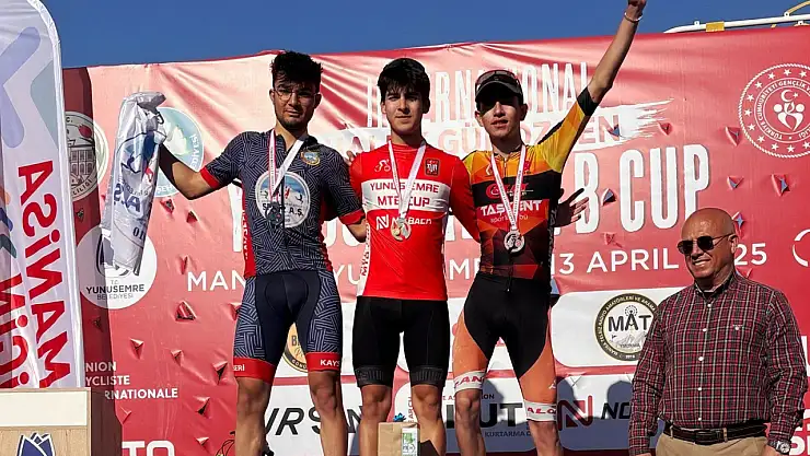 Taşkent Spor Bisiklet Takımı'ndan Manisa'da gururlandıran başarı