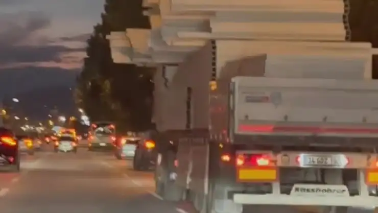 Tehlikeli taşımacılık kameralara yansıdı