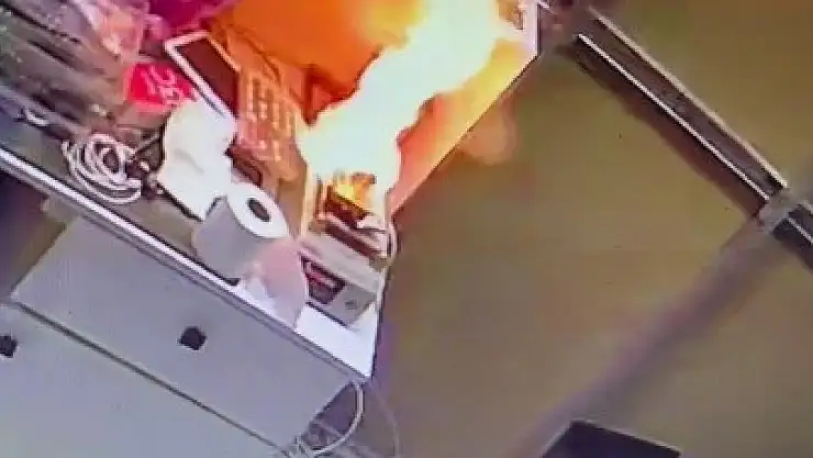 Telefon bomba gibi patladı