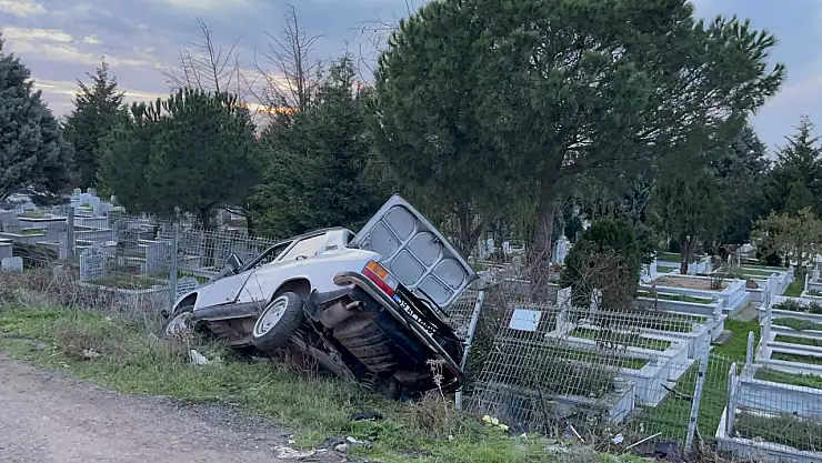 Terk ettiği kaza yerine dönen sürücü polise yakalandı