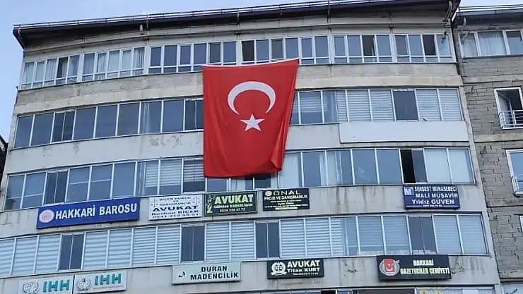 'Terörsüz Türkiye' mesajına bayraklı cevap!