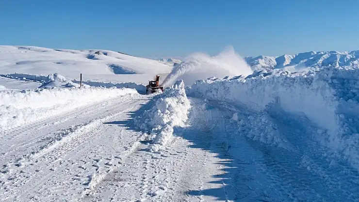 Tipi nedeniyle araçlarında mahsur kalan vatandaşlar kurtarıldı