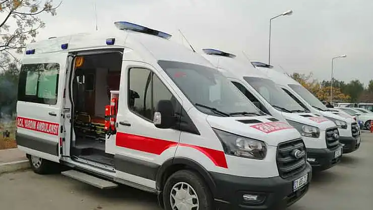 Tır ile otobüs çarpıştı: 19 yaralı!