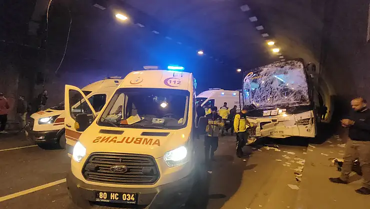 TIR ile otobüs tünelde çarpıştı: 5 yaralı!