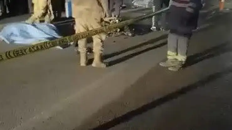 Tırla motosiklet çarpıştı: 2 ölü
