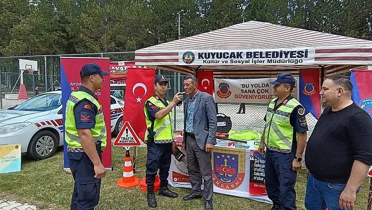 Trafik ekipleri vatandaşları bilgilendirdi