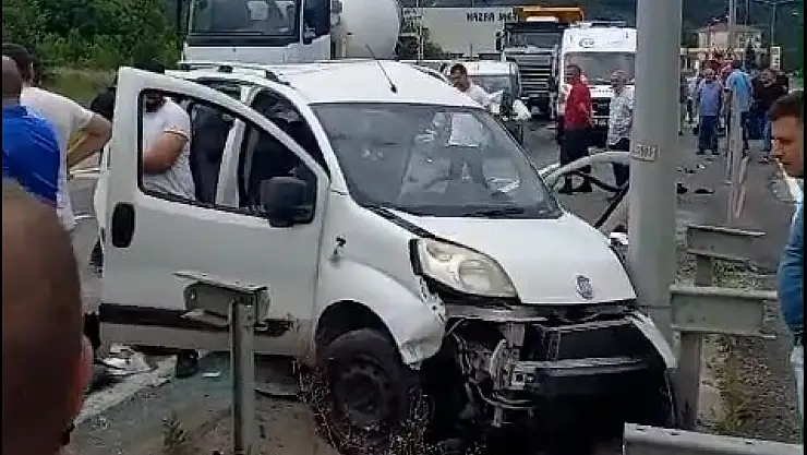 Trafik kazası sonucu, 1'i ağır 2 yaralı