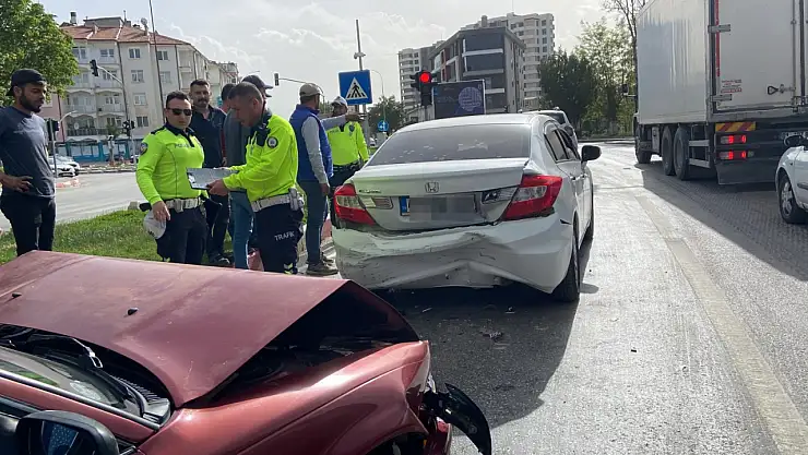 Trafik kazası sonucu 3 kişi yaralandı
