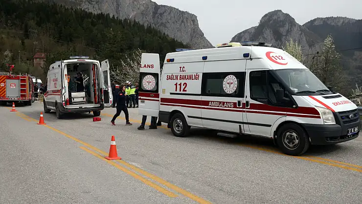 Trafik kazasında 3 kişi öldü, 4 kişi yaralandı