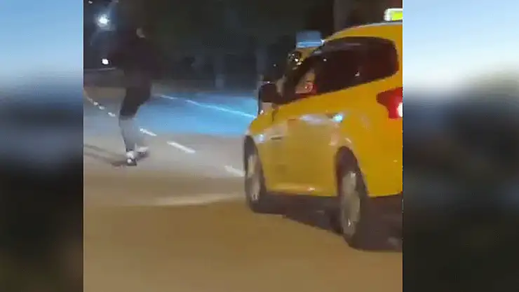 Trafikte taksicilerden dehşet! 'Korsan' sürücüyü araya alıp kovaladılar