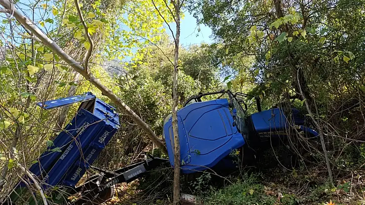 Traktör uçuruma devrildi: 2'si çocuk 5 yaralı