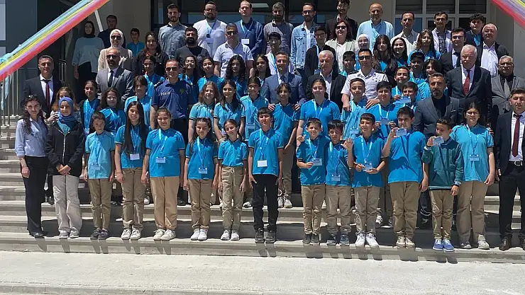 TÜBİTAK 4006 Fuarı'nda genç zihinlerden büyük fikirler