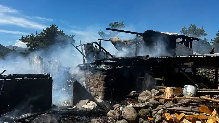 Tüm evinden geriye sadece enkaz kaldı!